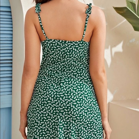 **SOLD ON D E P O P green ditsy cami mini dress - Picture 2 of 6